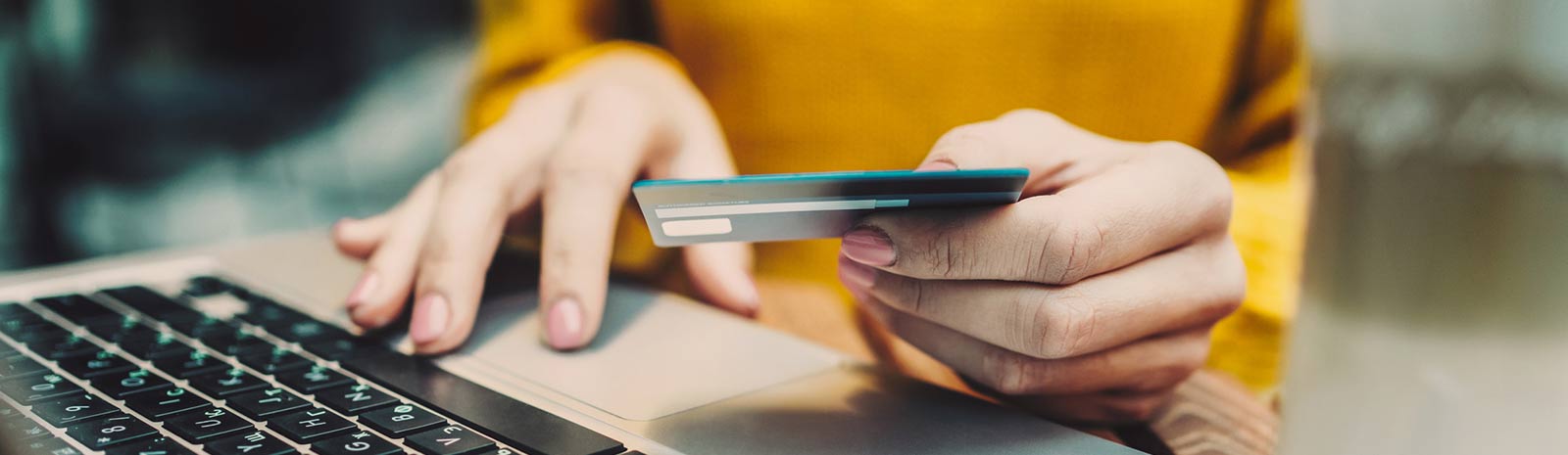 hands holding a credit/debit card